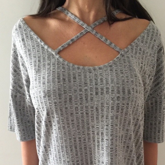 ♥️Sexy Cold Shoulder Criss Cross Tee - Picture 4 of 4