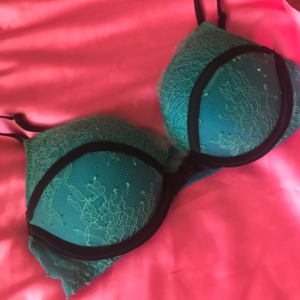 💙✨VICTORIA SECRET BOMB SHELL BRA ✨💙