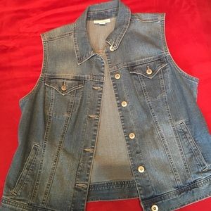 Denim vest with buttons