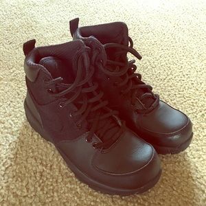 NEW! Nike ACG black Sz 4.5 youth
