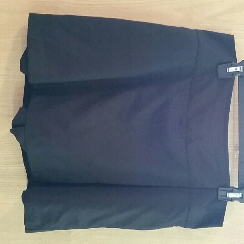 Black size 12 golf skort