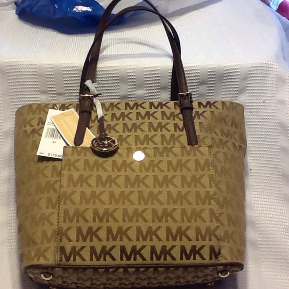 MICHAEL Michael Kors large mocha jet set tote!