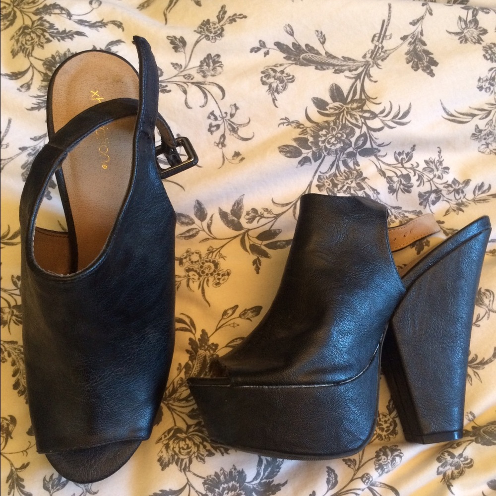 Black fashionable heels
