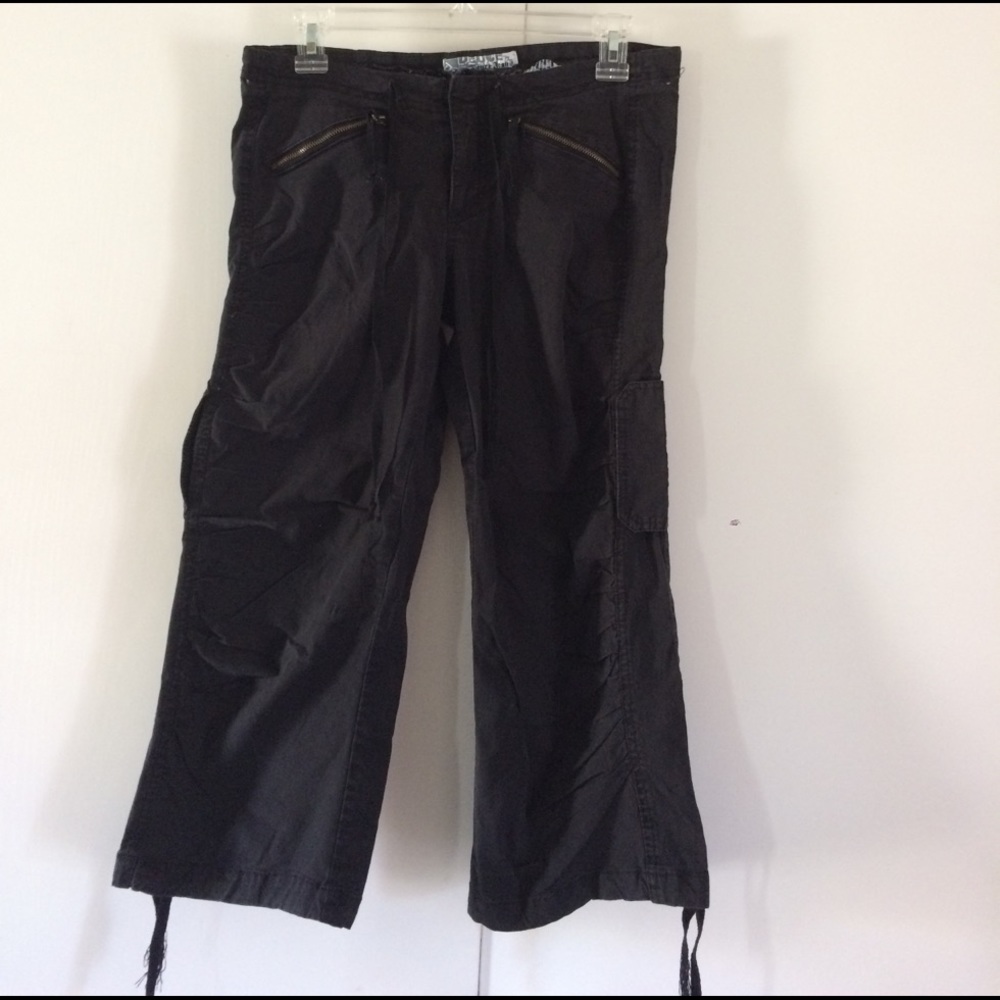 Black capris