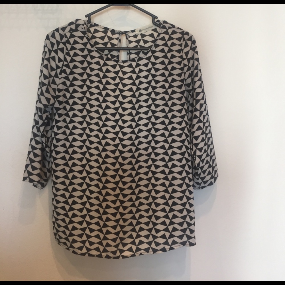 Three-quarter sleeve length blouse