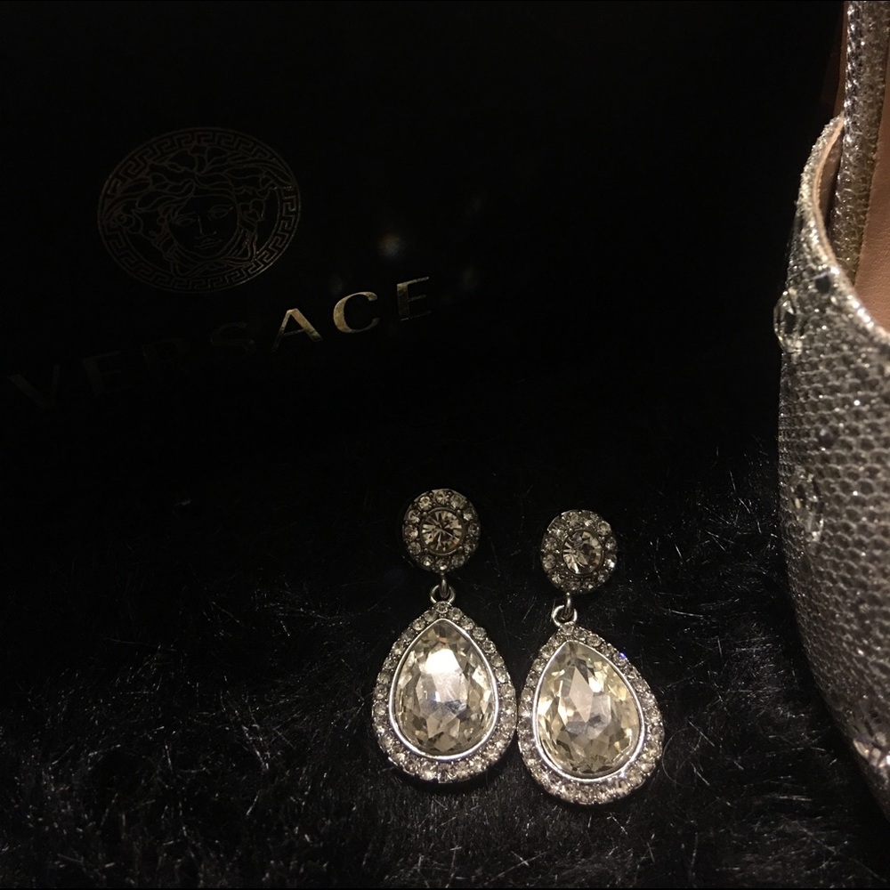 "One Night" Earring - Picture 3 of 3