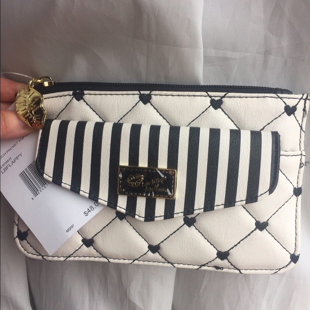 Betsy Johnson❤️ Quilted zipper bag