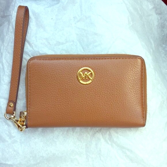 Michael Kors Wristlet - Picture 1 of 3