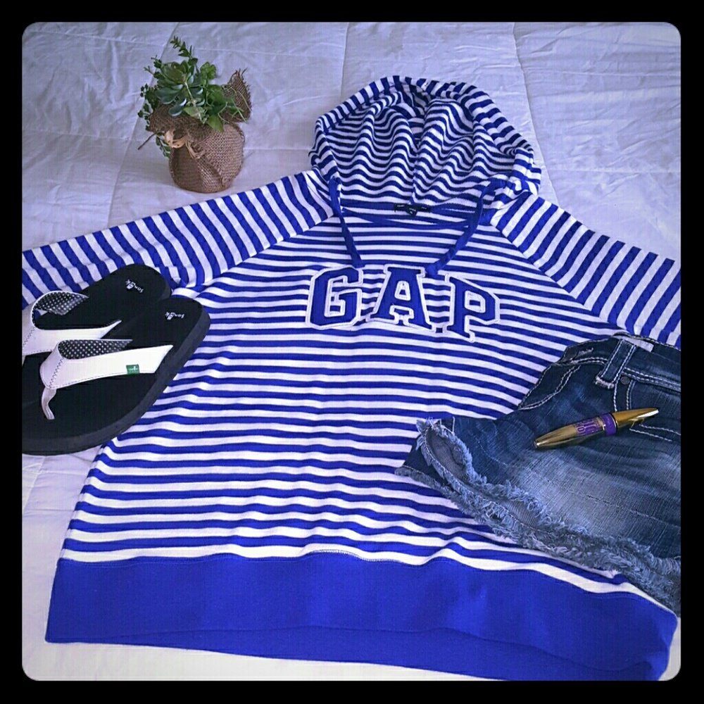 Striped GAP pullover