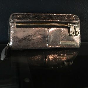 Kenneth Cole Wallet - metallic pewter 🌺