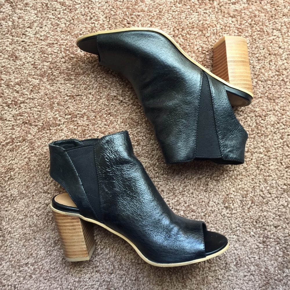 Steve Madden "Nobell" open toed heels