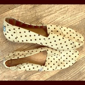 Toms size 10 polka dot shoes