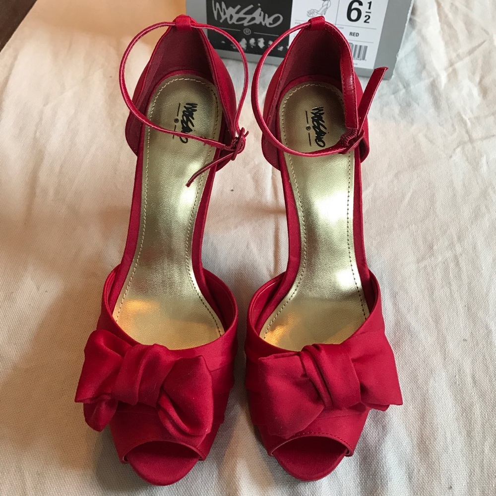 Red peek toe pumps