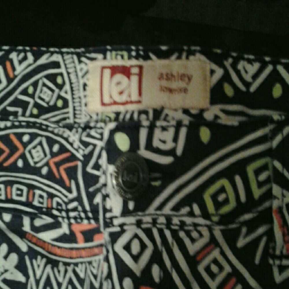 Shorts - Picture 2 of 3