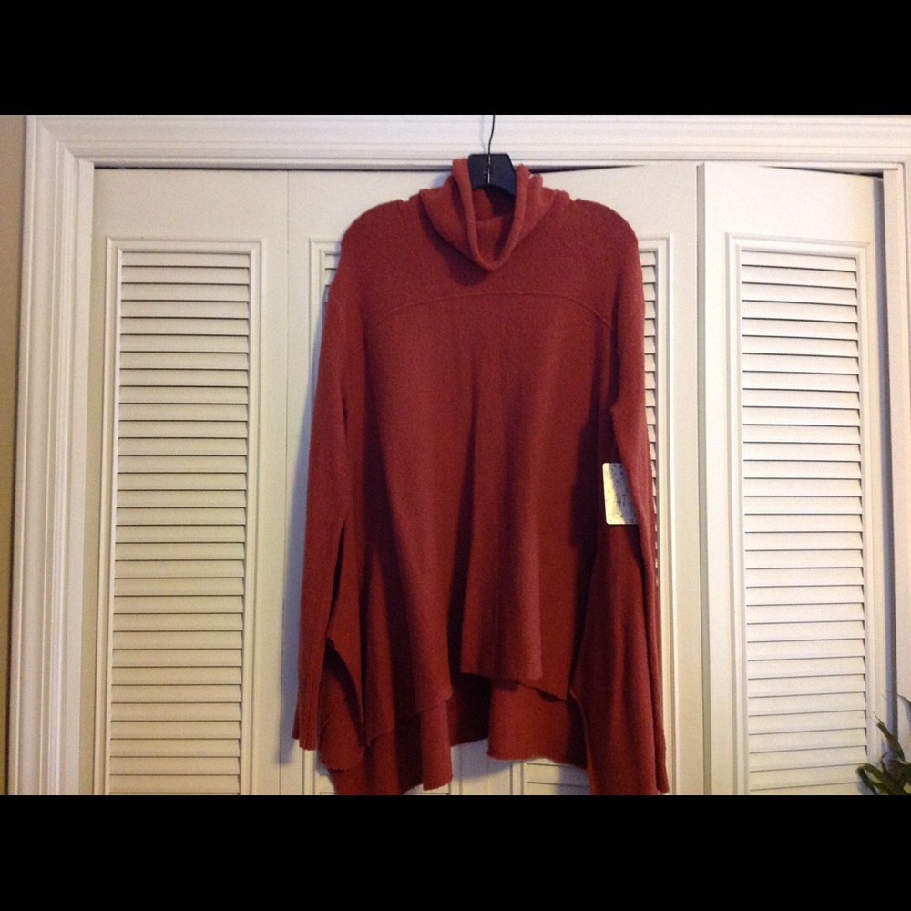 Free people sweater- NWT!!!