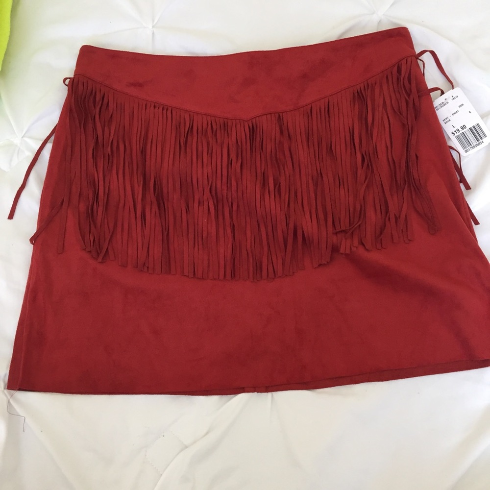 Brick colored sued skirt with fringe detail