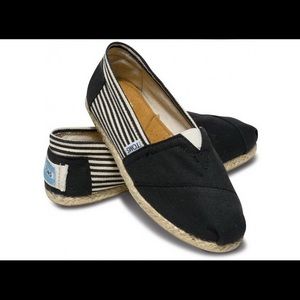 Toms Black and white rope sole