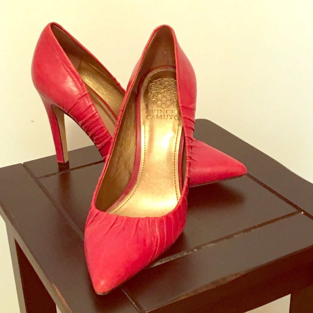 SALE🎉Vince Camuto Red Pointed Toe Leather Pumps
