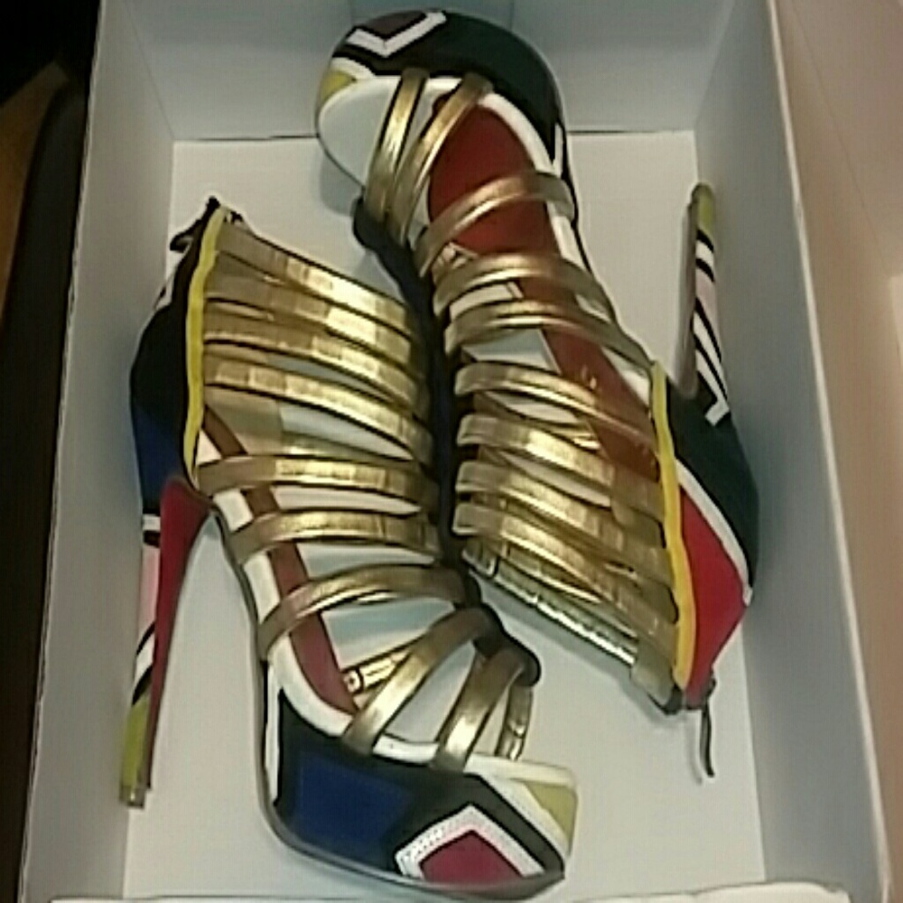 Multi colored Aztec heels - Picture 2 of 3
