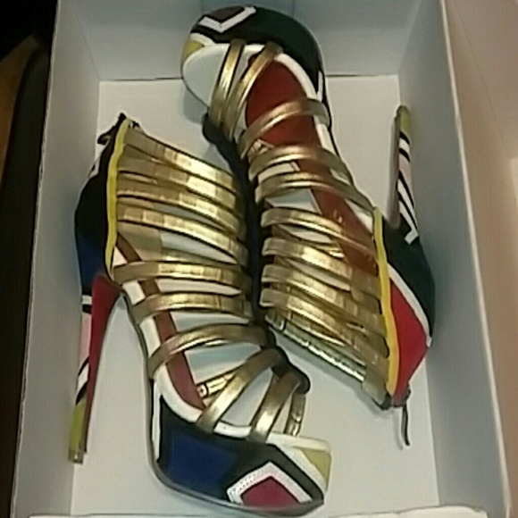 Multi colored Aztec heels - Picture 2 of 3