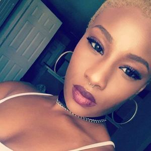 Meet your Posher, Desiree