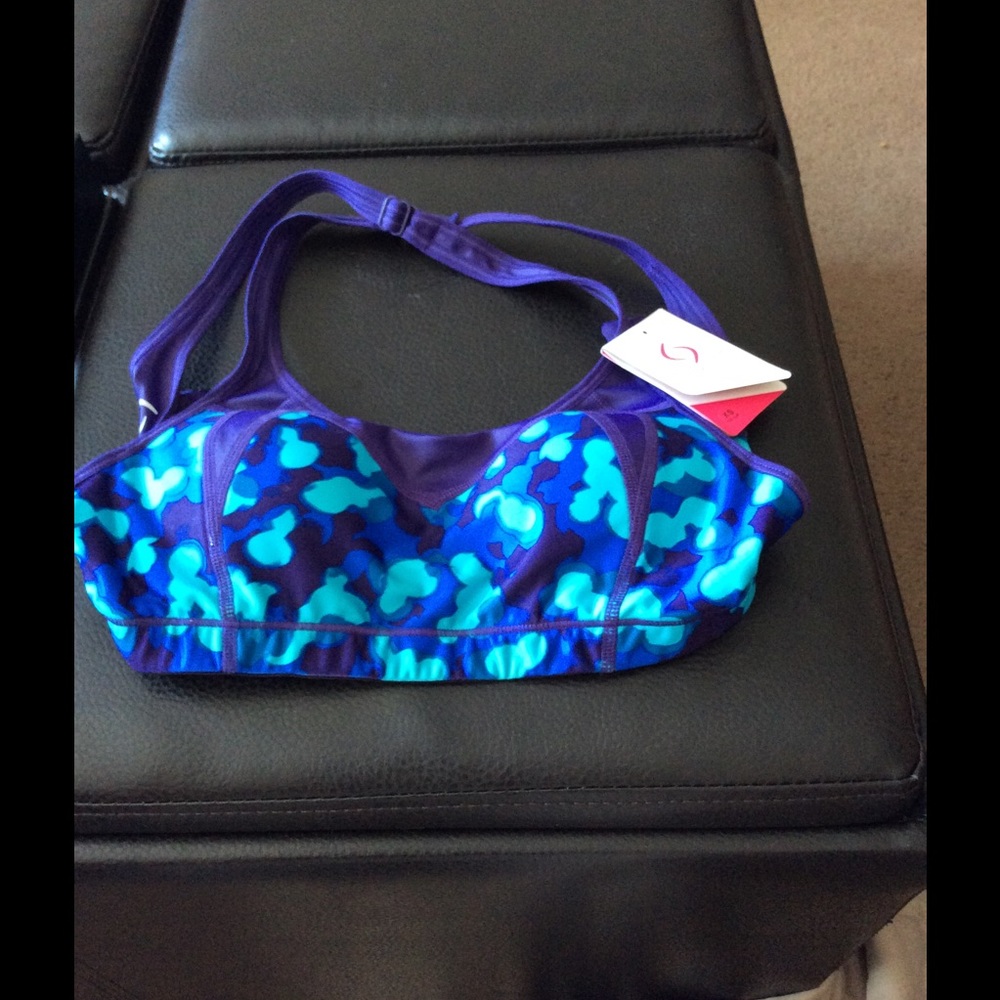NWT sports bra, size XS C/D cup