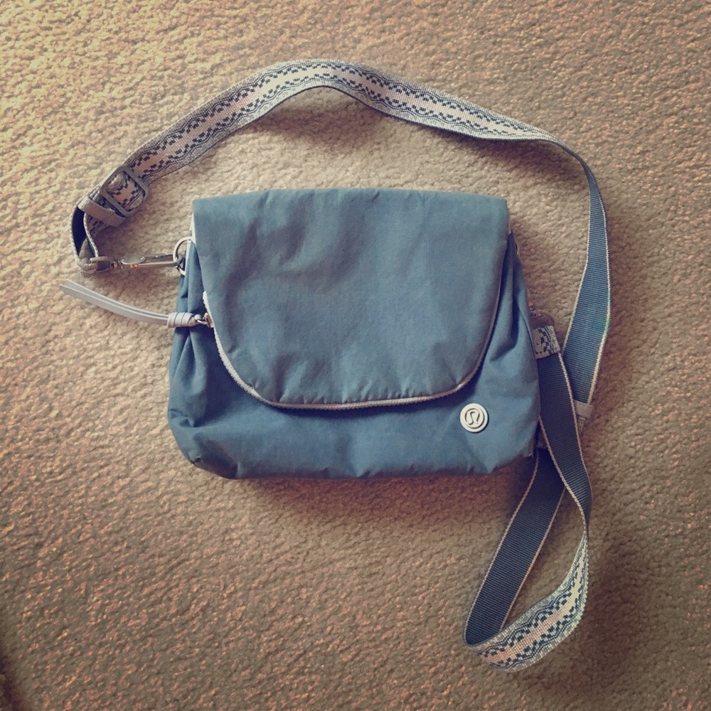 Lululemon purse