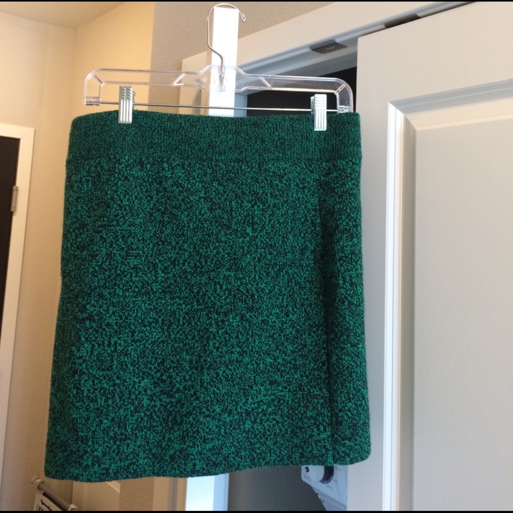 Green and black knit skirt