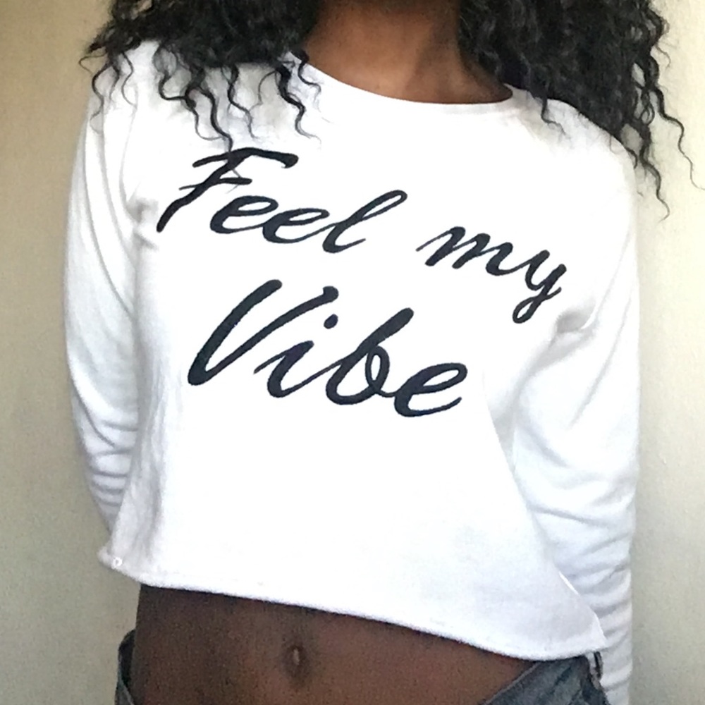 "Vibe" Sleeved Crop Top