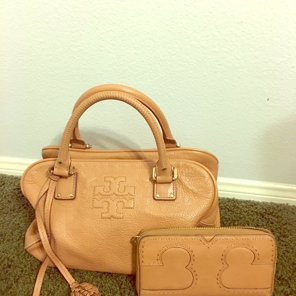Tory BurchOuse and matching wallet