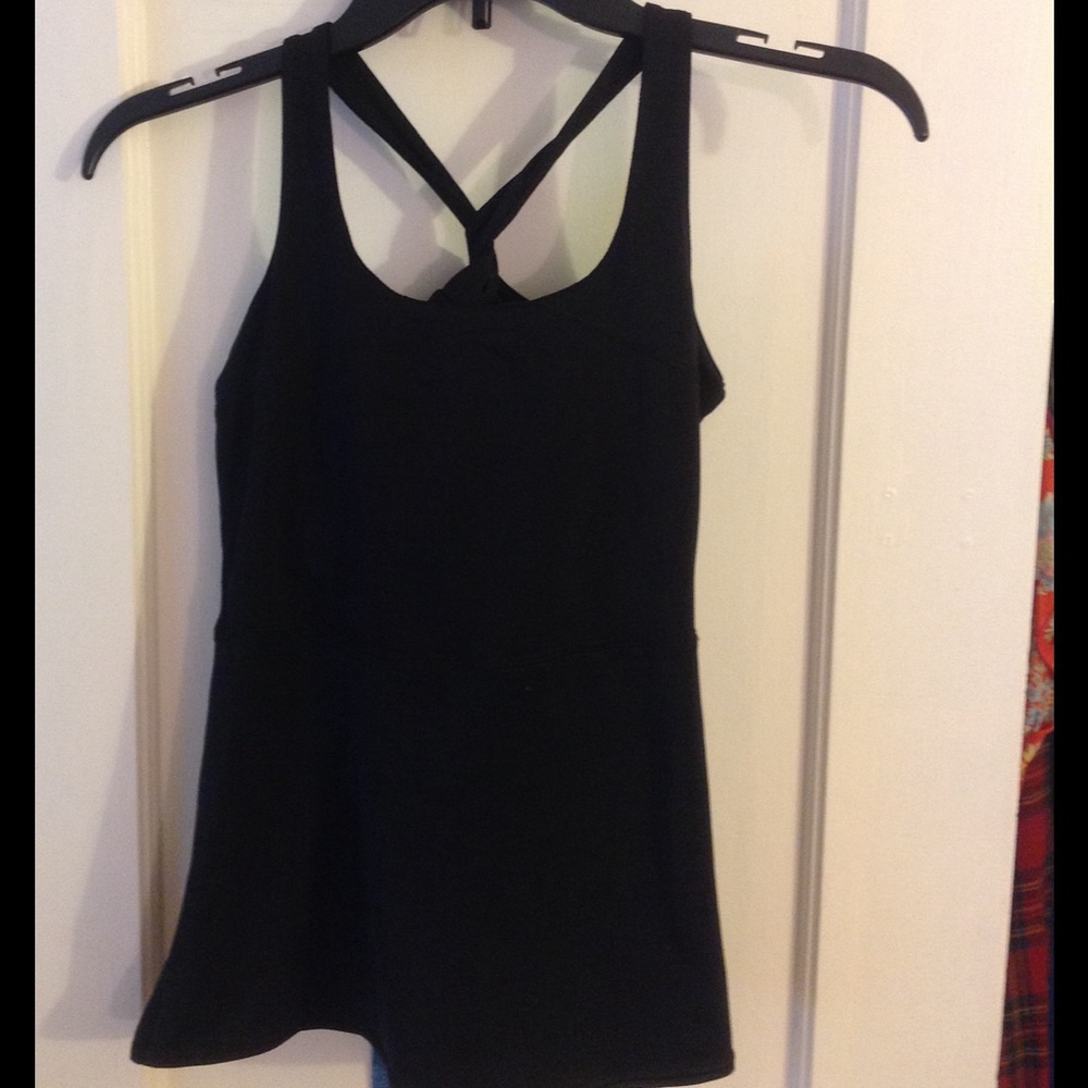 Black Twist-back Workout Top