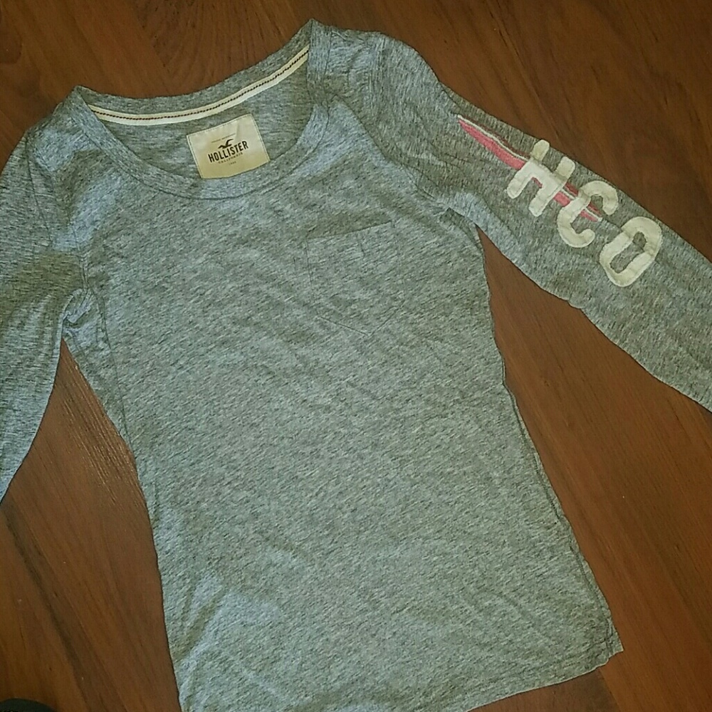 Hollister graphic tee