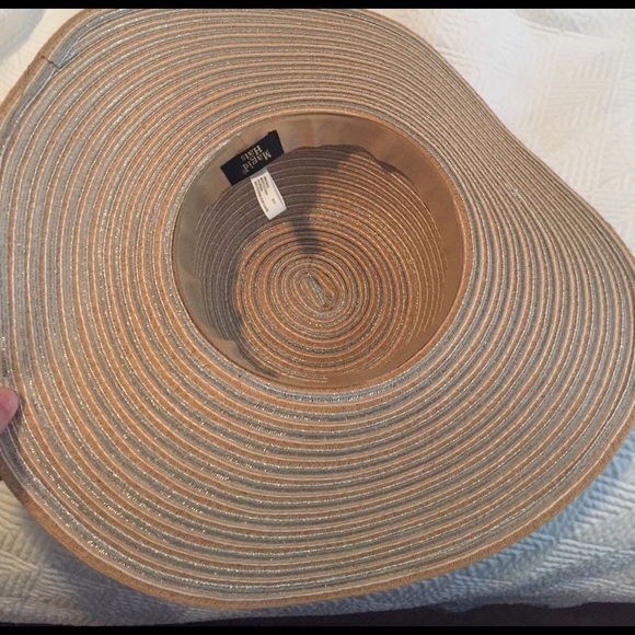 Hat - Picture 3 of 4