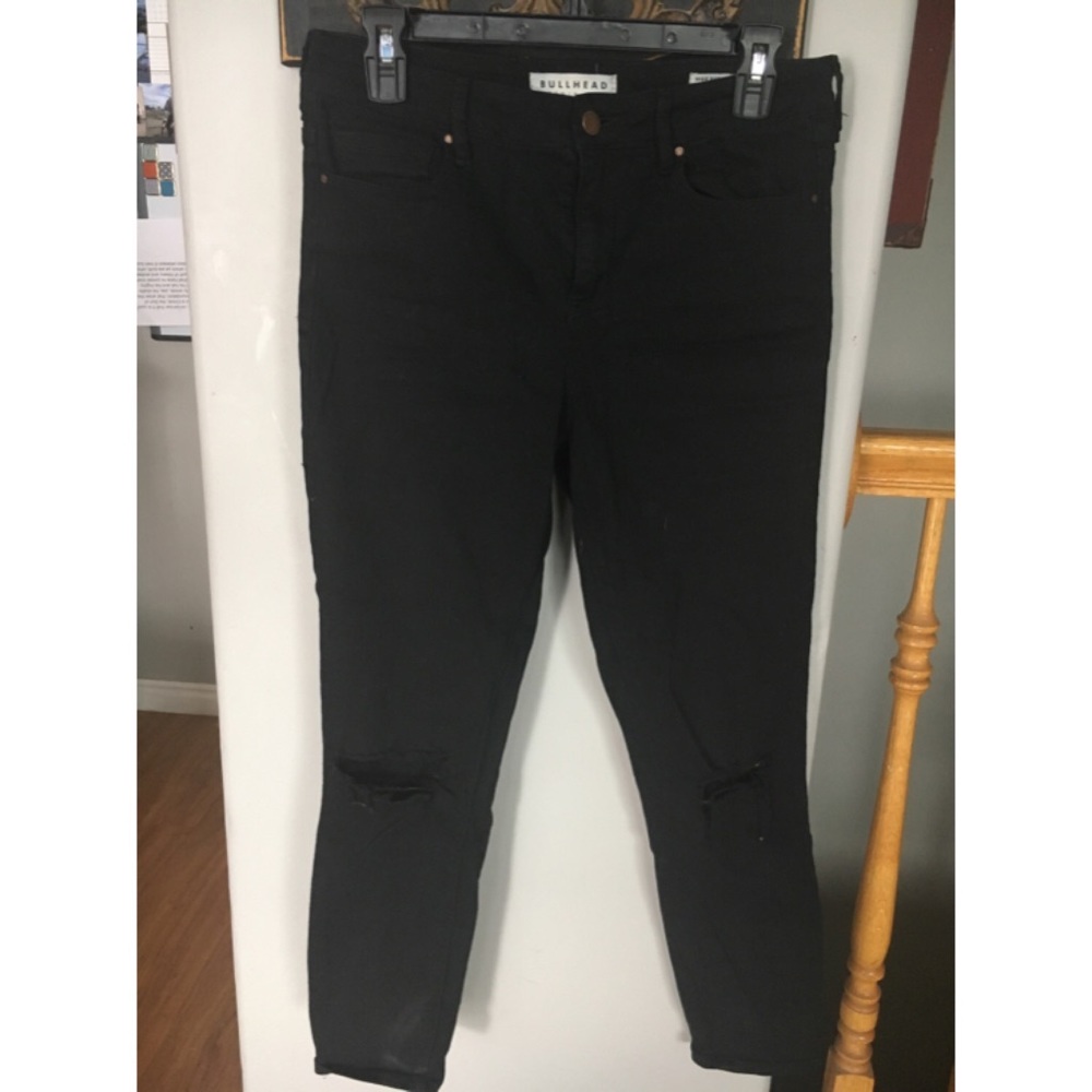 High Waited Bullhead Jeans with Ripped Knees