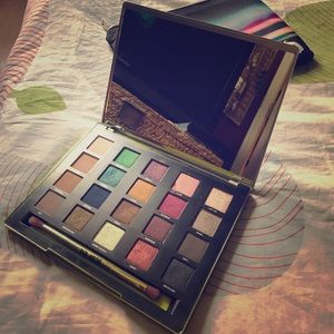 Urban Decay Vice Eyeshadow Palette 3