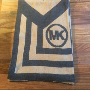 Michael Kors Chevron scarf
