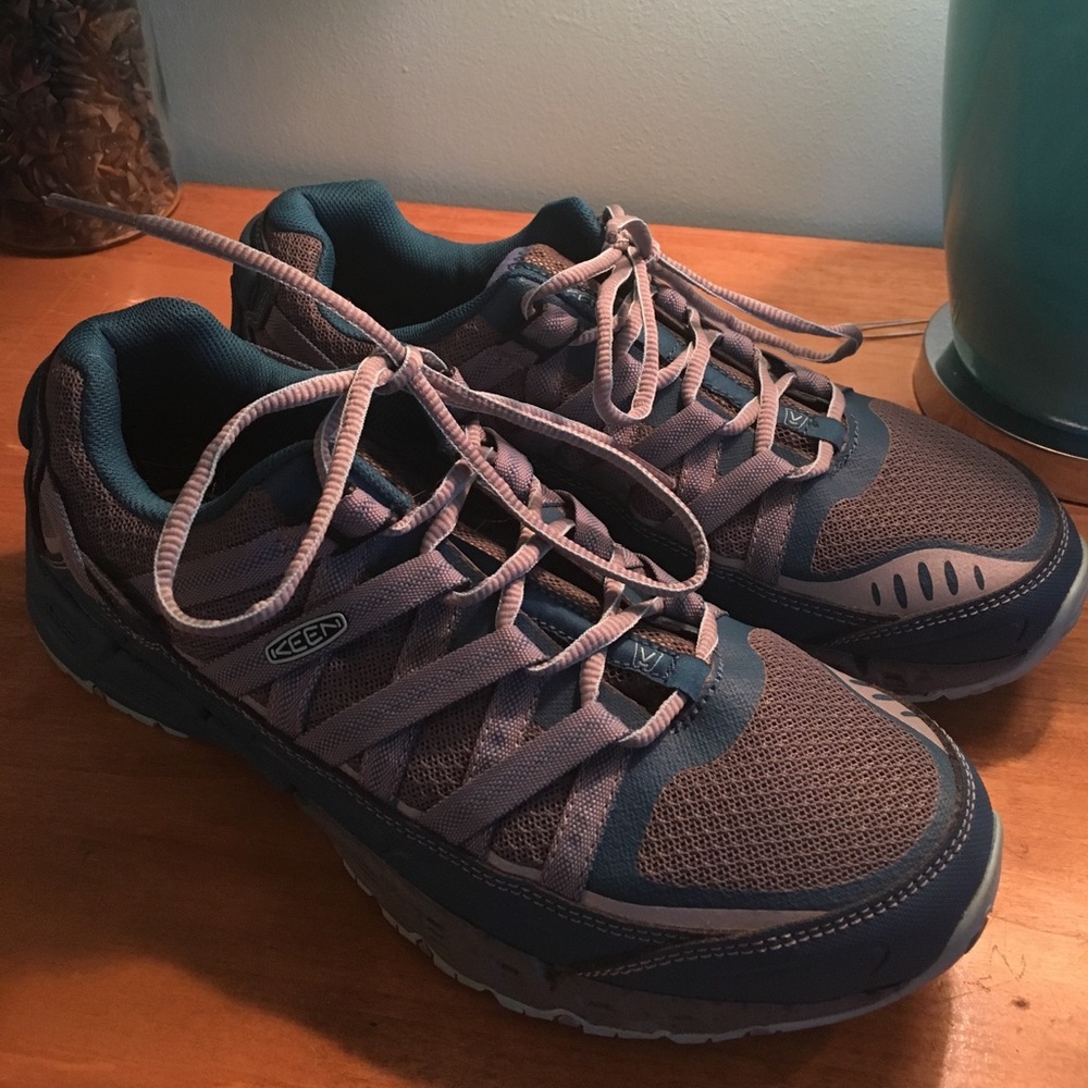 Keen sneakers. Size 9.