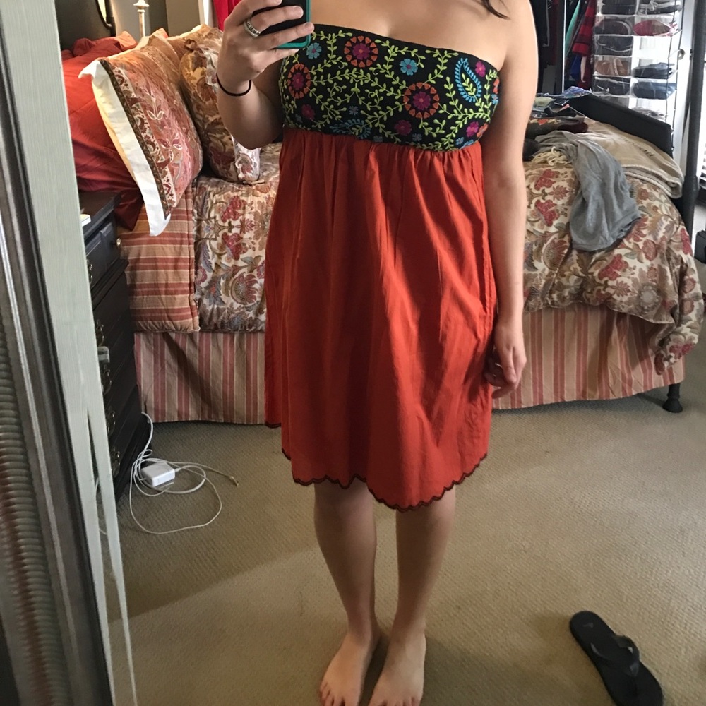 Strapless embroidered dress