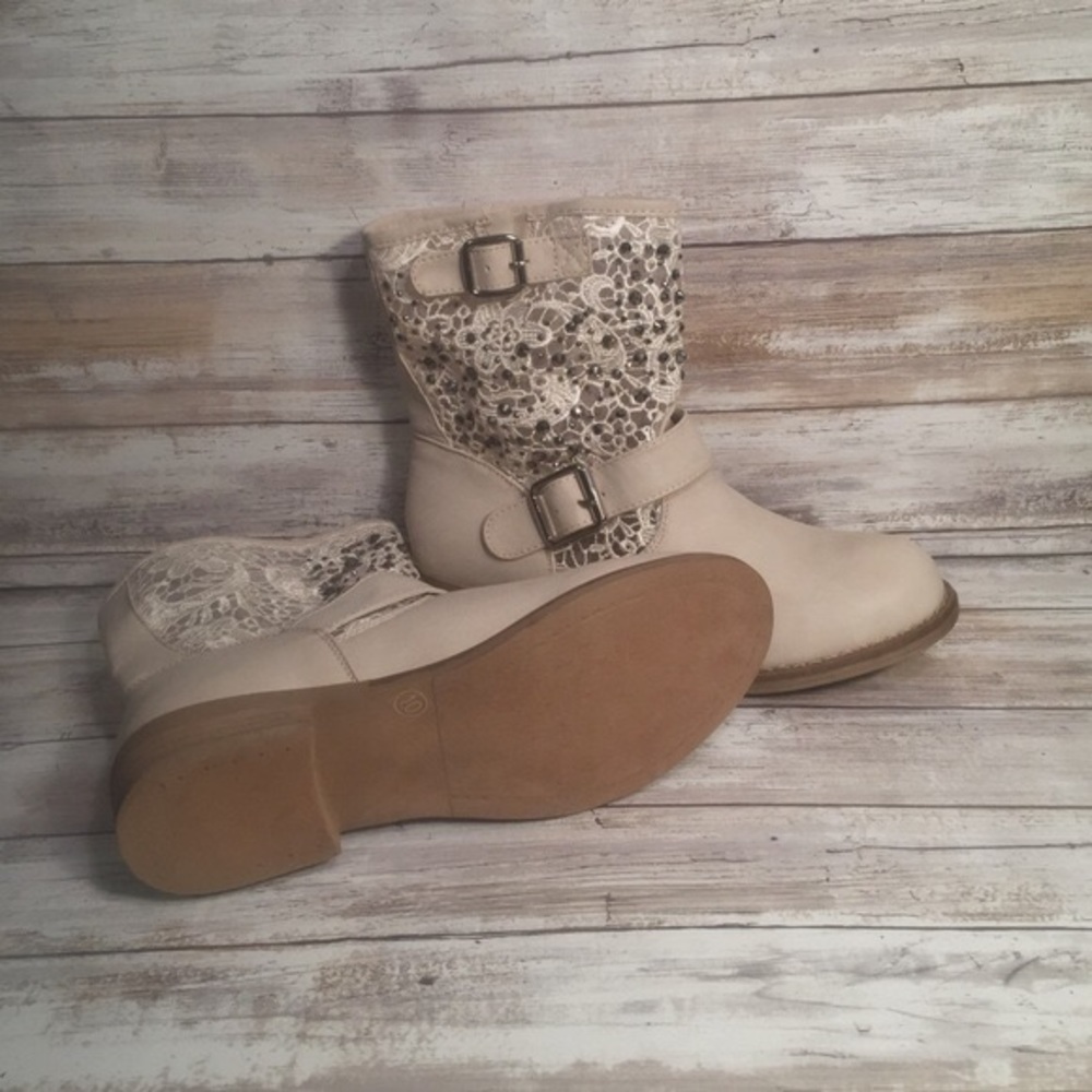 Lace with rhinestones booties