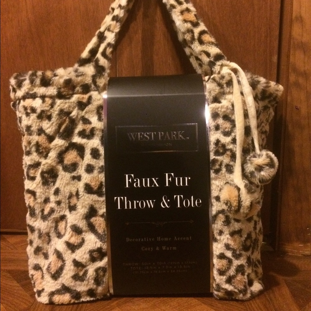 West Park faux fur throw and tote