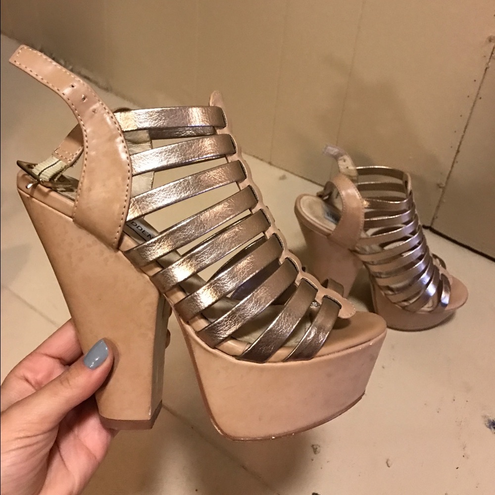 Steve Madden tan and gold wedged heels