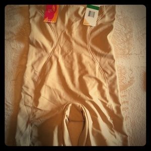 NWT Flexees/Maidenform instant slimmer size Large