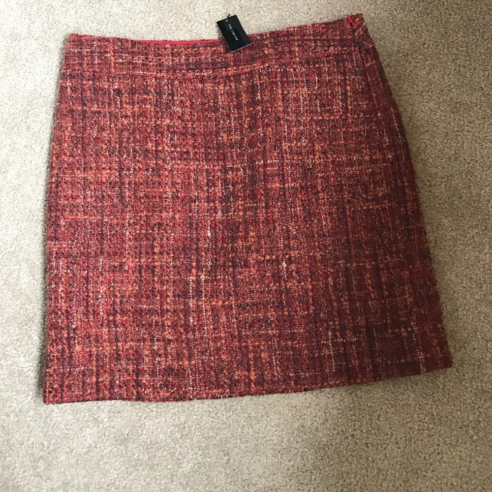 Limited skirt