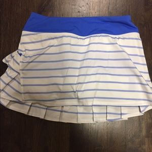 Lulumon size 2 skirt