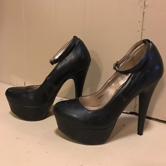 Black platforms with ankle strap - Picture 2 of 3