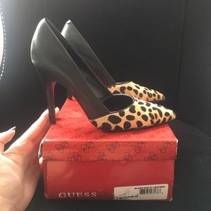 Black multi leather GUESS pumps.
