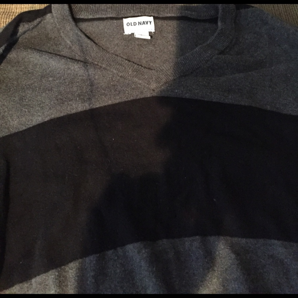 Men's v-neck sweatshirt