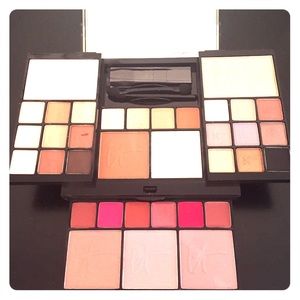 IT Cosmetics All-in-One Makeup Palette *NEW*