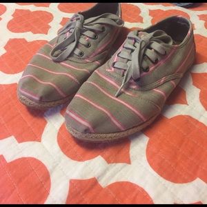 TOMS shoes