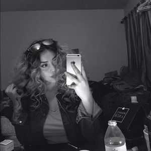 Meet your Posher, Cinthia